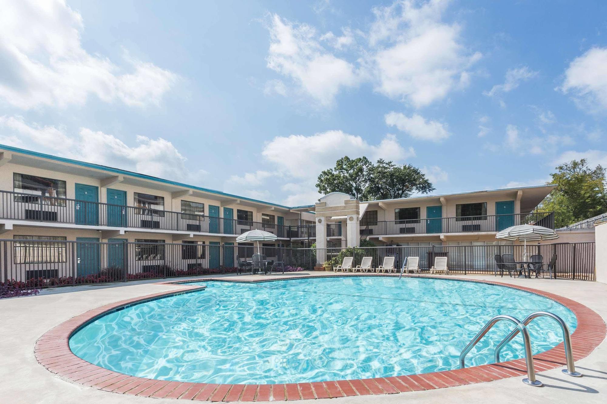 Days Inn By Wyndham Athens Eksteriør bilde
